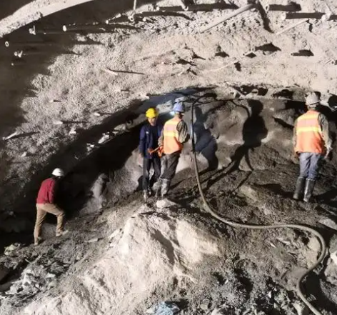 郯城拱顶带模注浆料的施工流程及注意事项
